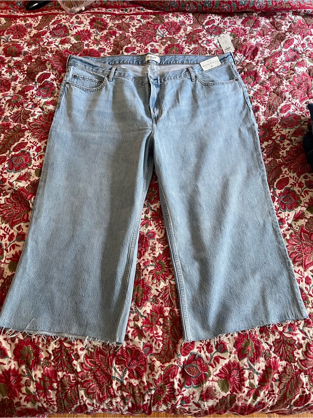Light Wash Wide Leg Cropped Jeans - Women